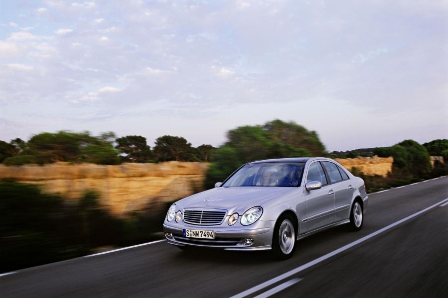  Mercedes-Benz E-Class 2002 года  (фото 92 из 448)